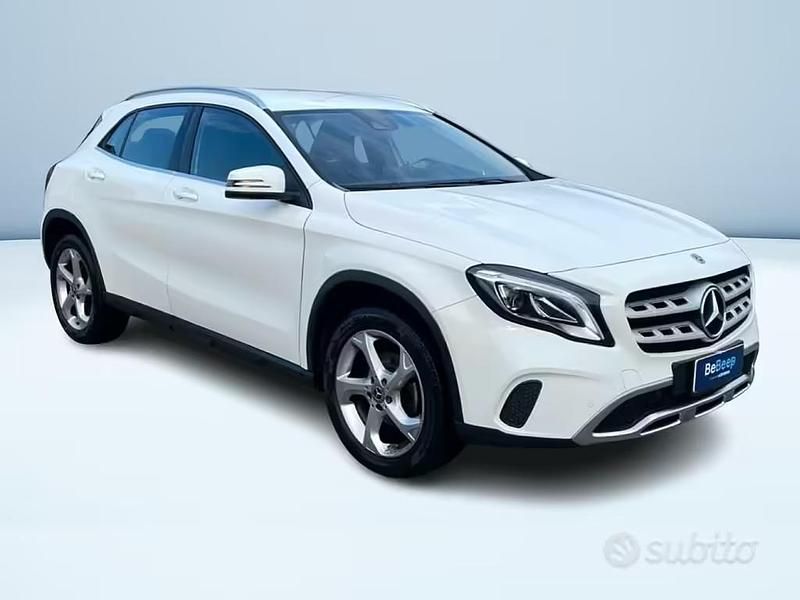 Usata Mercedes GLA180 108 CV (79 kW) 2018 Bianco SUV