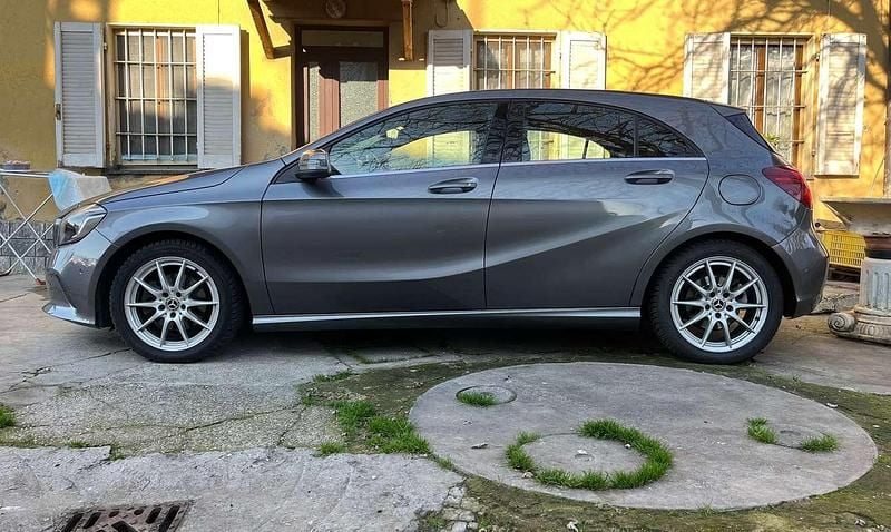 Usata Mercedes 200 156 CV (114 kW) 2017 Grigio Berlina