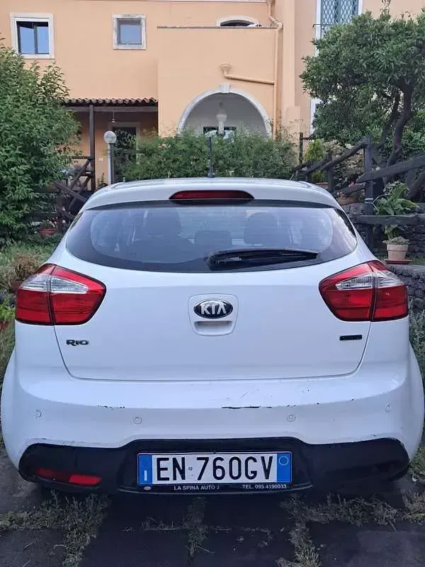 Usata Kia Rio Turbo 90 CV (66 kW) 2012 Bianco Berlina