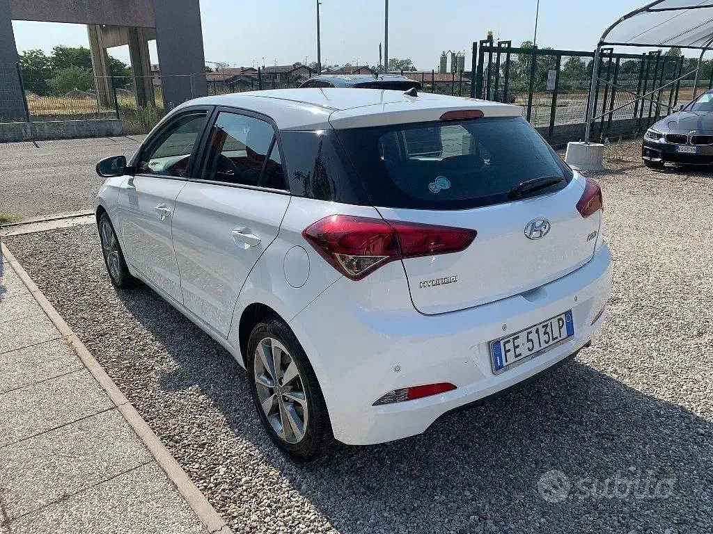 Usata Hyundai i20 Style 84 CV (61 kW) 2016 Bianco Berlina