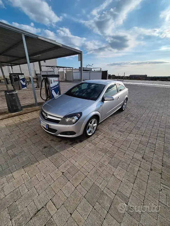 Usata Opel Astra GTC 101 CV (74 kW) 2009 Coupé