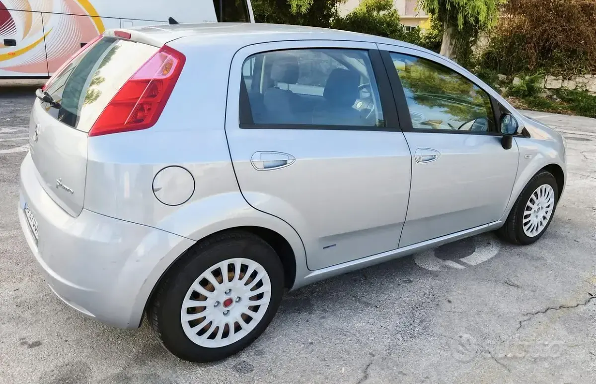 Usata Fiat Grande Punto Dynamic 75 CV (55 kW) 2008 Bluazzurro Utilitaria