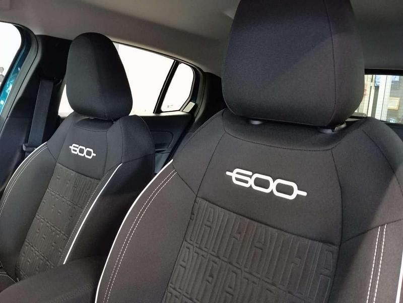 Nuova Fiat 600 Business 101 CV (74 kW) 2025 Verde mare metallizzato SUV