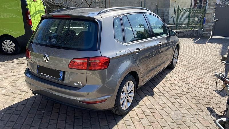Usata VW Golf Sportsvan Comfortline 110 CV (80 kW) 2015 Grigio Monovolume
