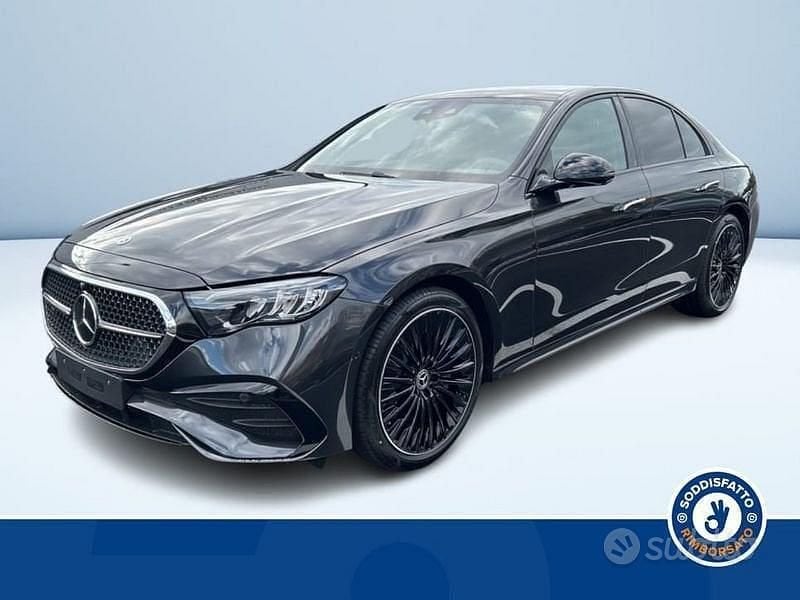 Grigio Nuova 2025 Mercedes E220 Advanced Berlina | 66.700 € (Buon prezzo) - Immagine 1/3