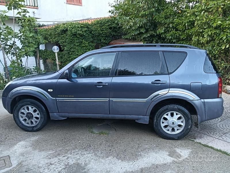 Usata SsangYong Rexton 165 CV (121 kW) 2005 Grigio SUV