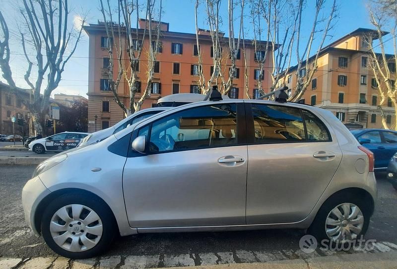 Usata Toyota Yaris 2008 Grigio Monovolume