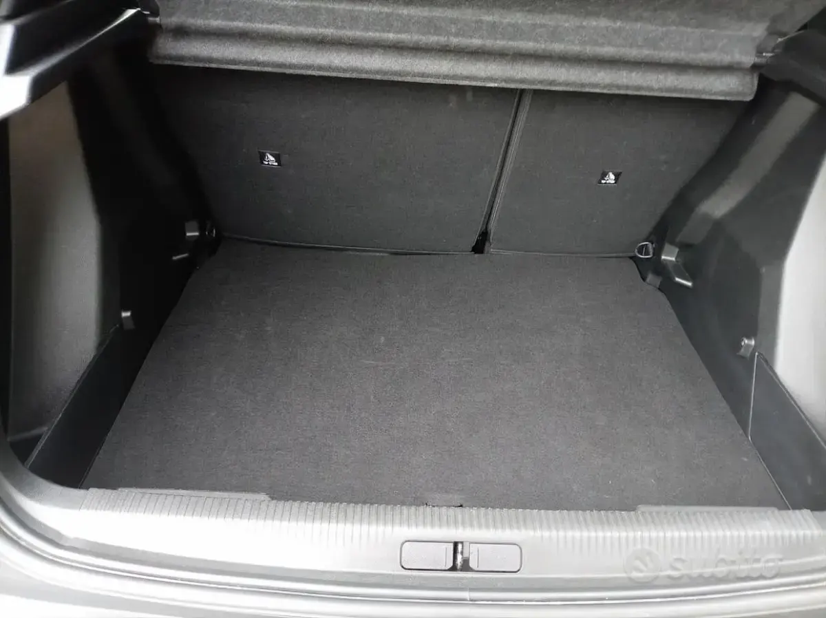 Usata Peugeot 2008 Style 101 CV (74 kW) 2025 Grigio SUV