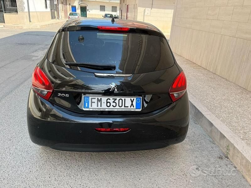 Usata Peugeot 208 Allure 75 CV (55 kW) 2018 Nero Utilitaria