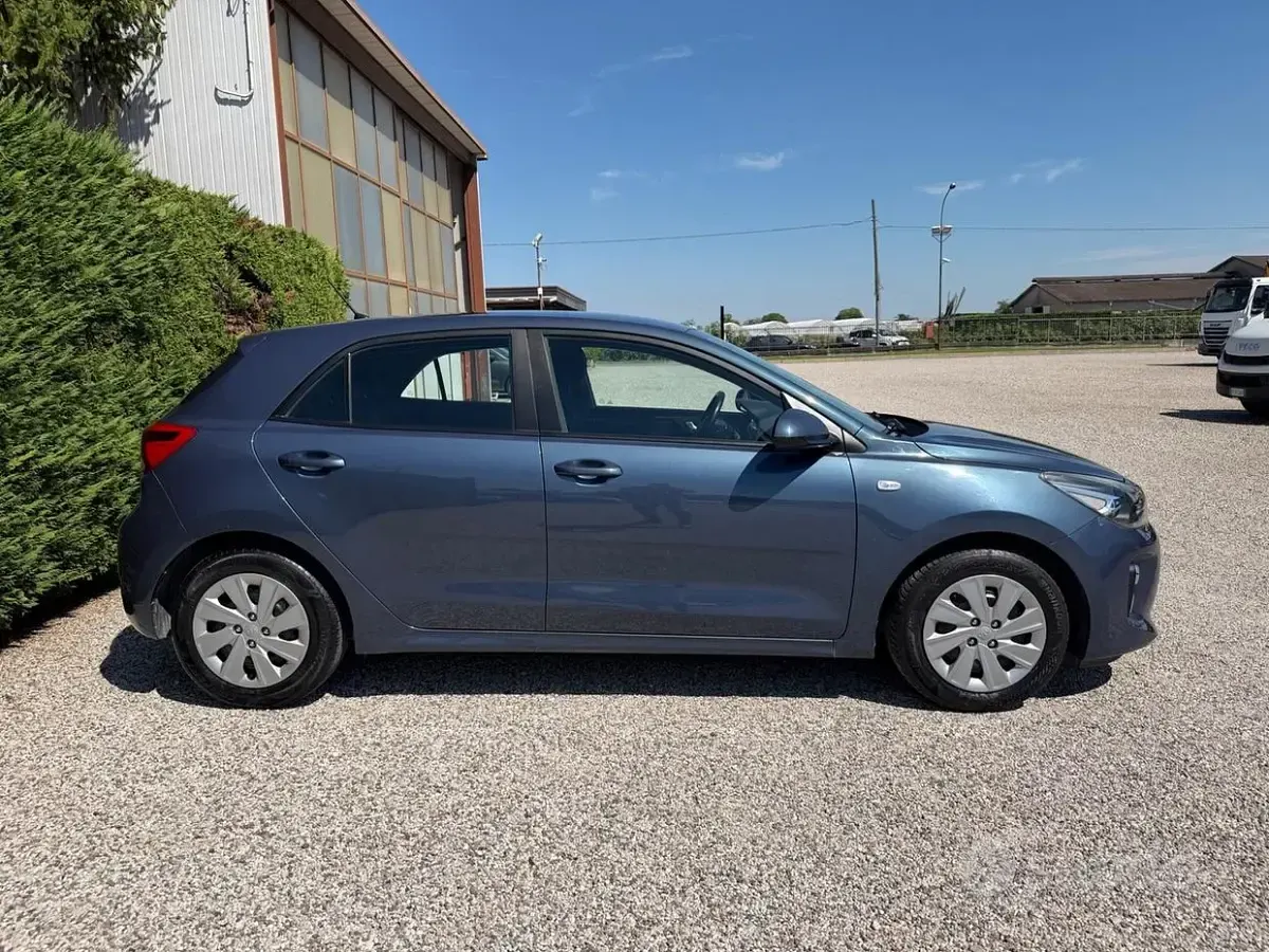 Usata Kia Rio 82 CV (60 kW) 2018 Blu Berlina