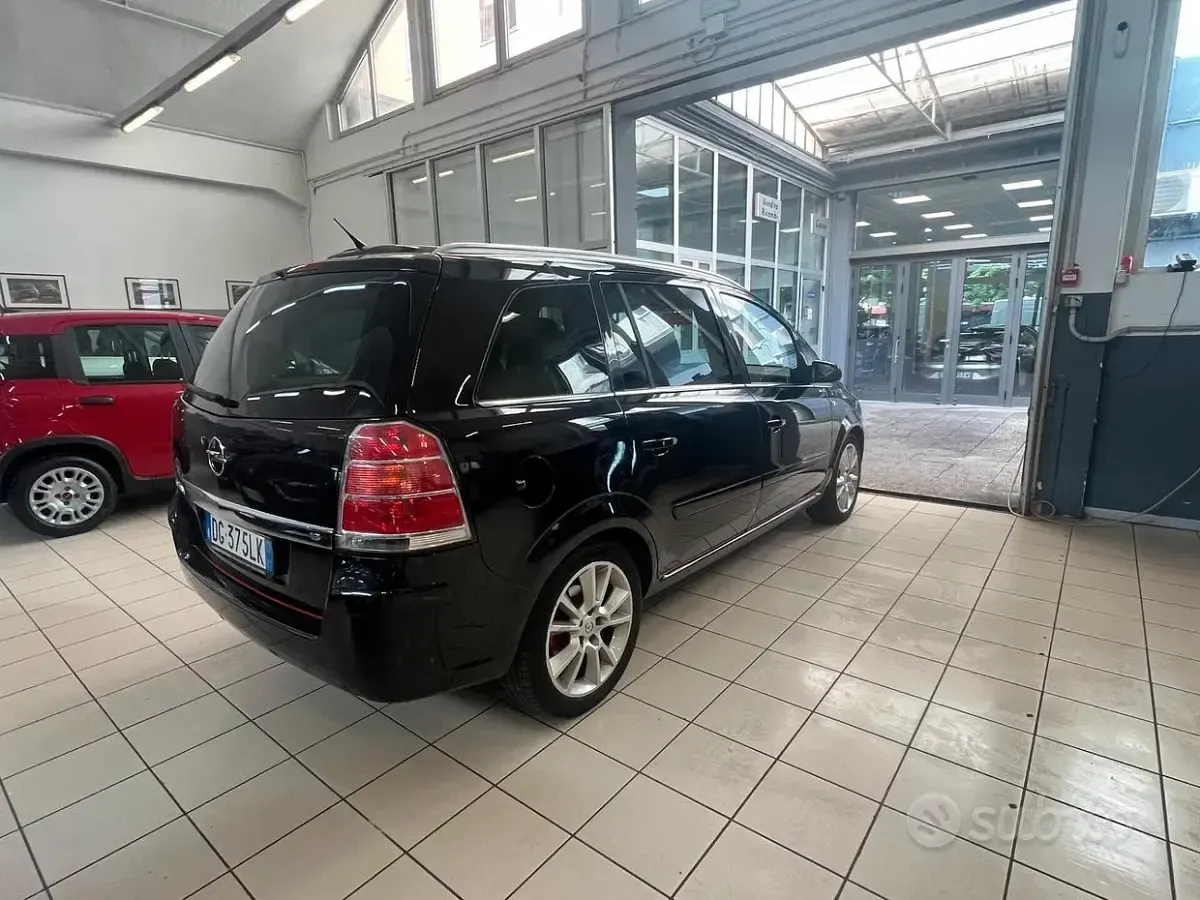 Usata Opel Zafira Club 140 CV (102 kW) 2007 Nero Monovolume