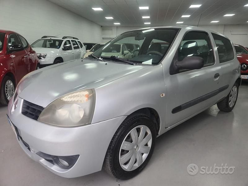 Usata Renault Clio II Authentique 58 CV (42 kW) 2007 Grigio Berlina