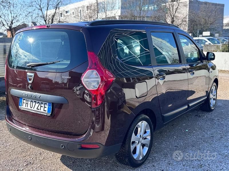 Usata Dacia Lodgy Lauréate 90 CV (66 kW) 2017 Marrone Monovolume