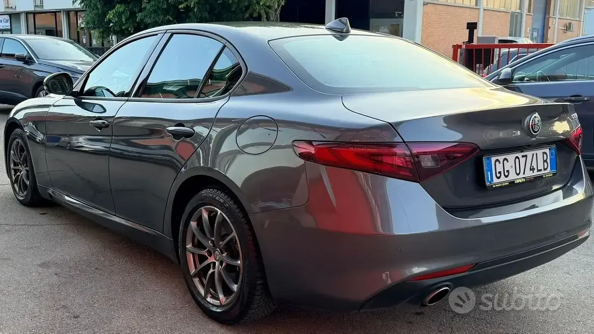 Usata Alfa Romeo Giulia Business 160 CV (117 kW) 2021 Grigio Berlina