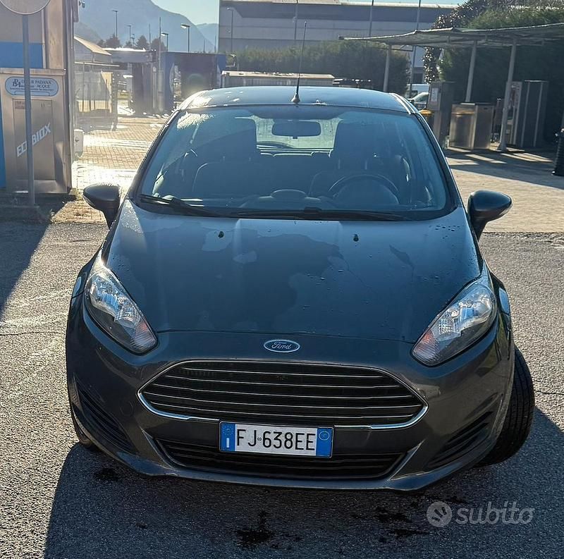 Usata Ford Fiesta Business Edition 75 CV (55 kW) 2017 Grigio Berlina