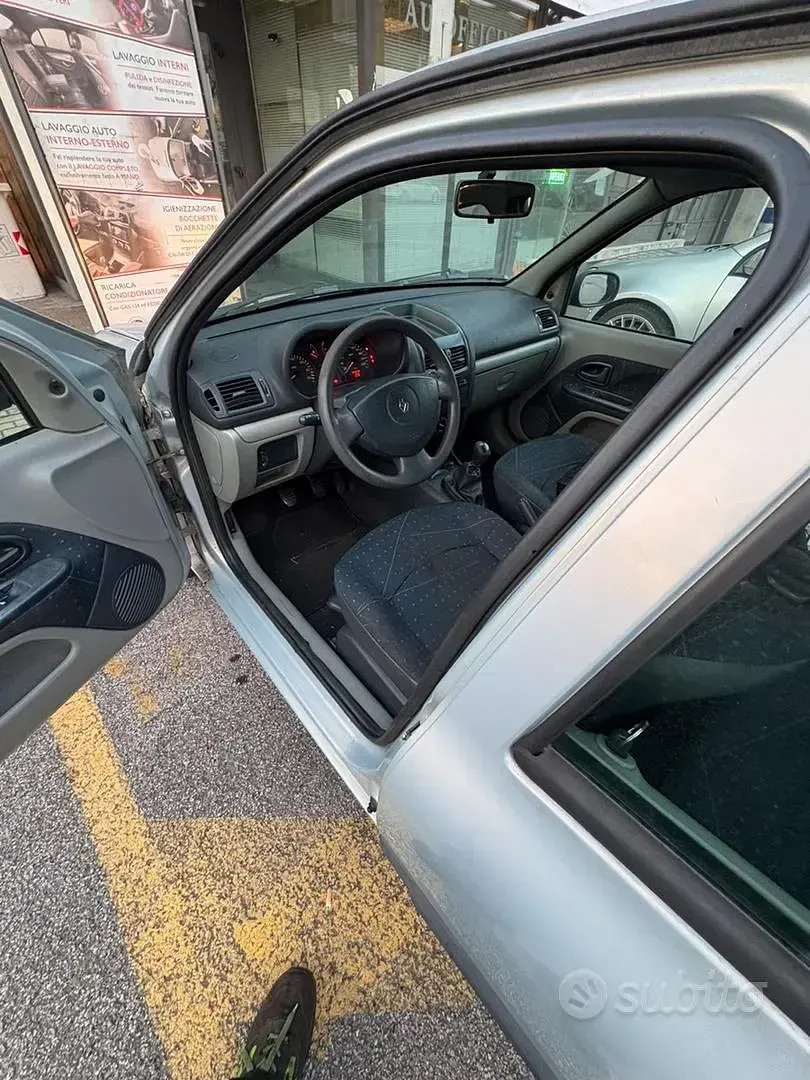 Usata Renault Clio 58 CV (42 kW) 2002 Berlina