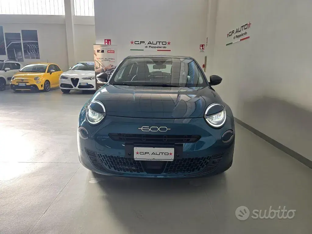 Usata Fiat 600 101 CV (74 kW) 2024 Verde mare SUV