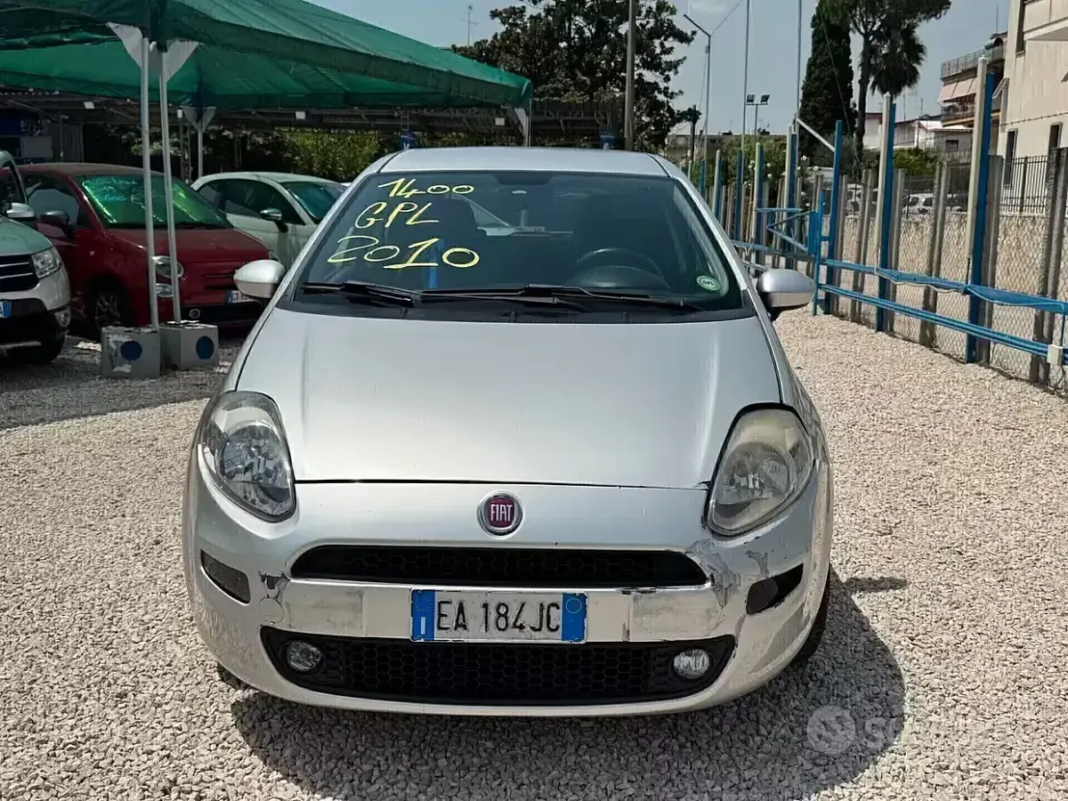 Usata Fiat Grande Punto 77 CV (56 kW) 2010 Grigio Utilitaria