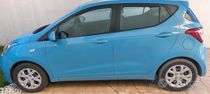 Blu Usata 2014 Hyundai i10 Due volumi | 6500 € - Immagine 1/4