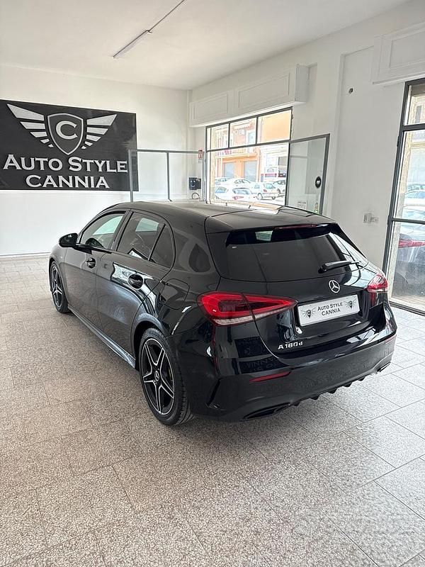 Usata Mercedes A180 Premium 115 CV (84 kW) 2022 Nero Berlina