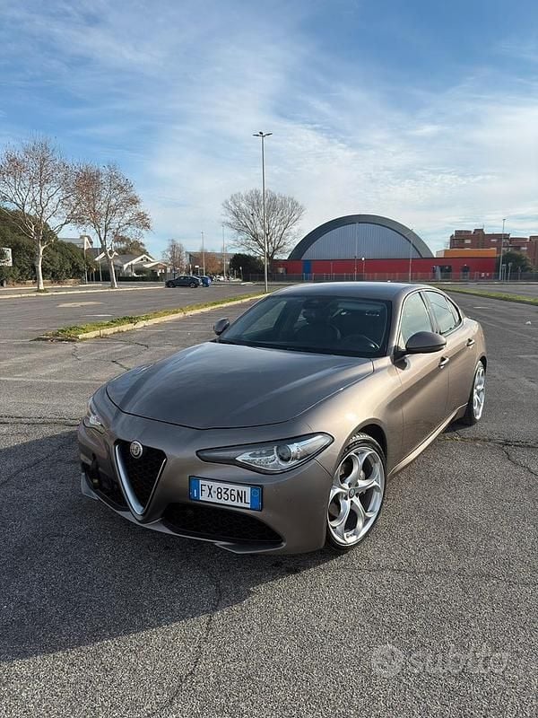 Usata Alfa Romeo Giulia Executive 160 CV (117 kW) 2019 Grigio Berlina