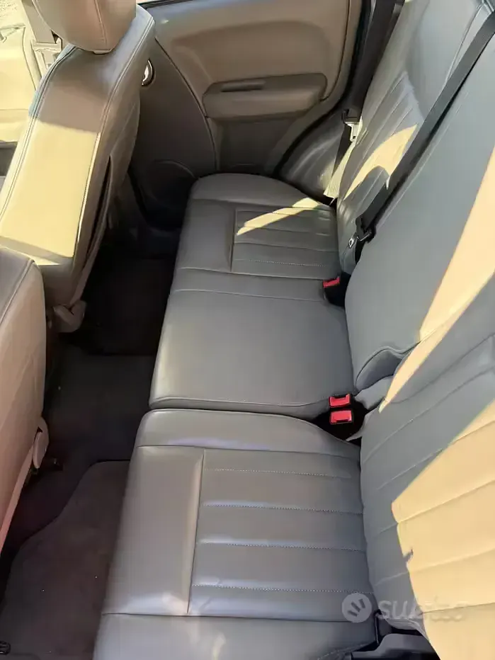 Usata Jeep Cherokee 163 CV (119 kW) 2007 Grigio SUV