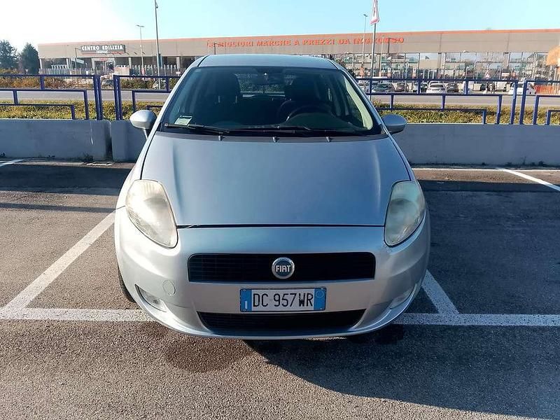 Usata Fiat Grande Punto Active 65 CV (47 kW) 2006 Argento Utilitaria
