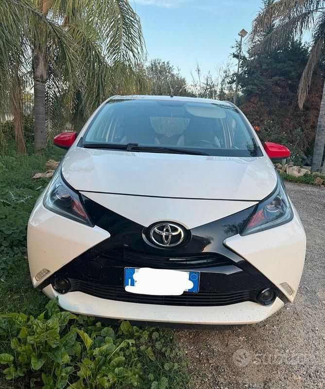 Bianco Usata 2018 Toyota Aygo Business Edition Due volumi | 8000 € (Buon prezzo) - Immagine 1/4