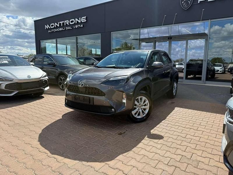 Grigio Usata 2022 Toyota Yaris Cross Business Edition SUV | 22.890 € (Buon prezzo) - Immagine 1/4