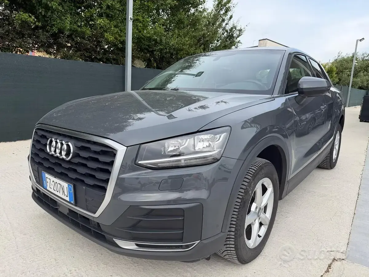 Usado Audi Q2 116 CV (85 kW) 2019 Gris SUV