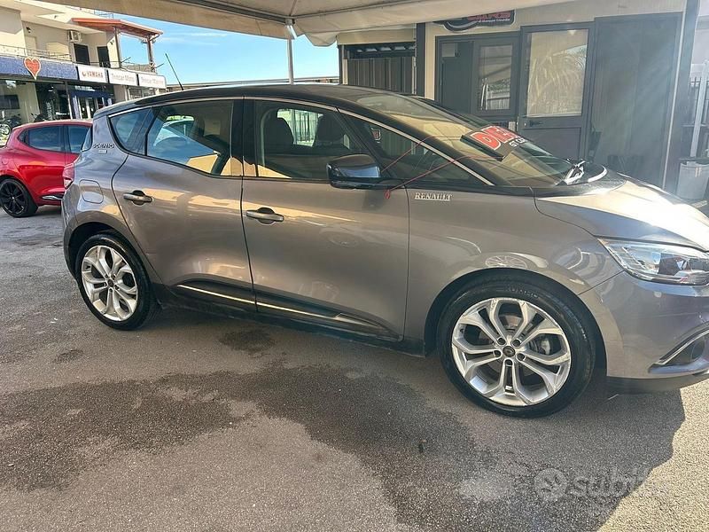 Usata Renault Scénic IV Initiale 120 CV (88 kW) 2019 Grigio Monovolume