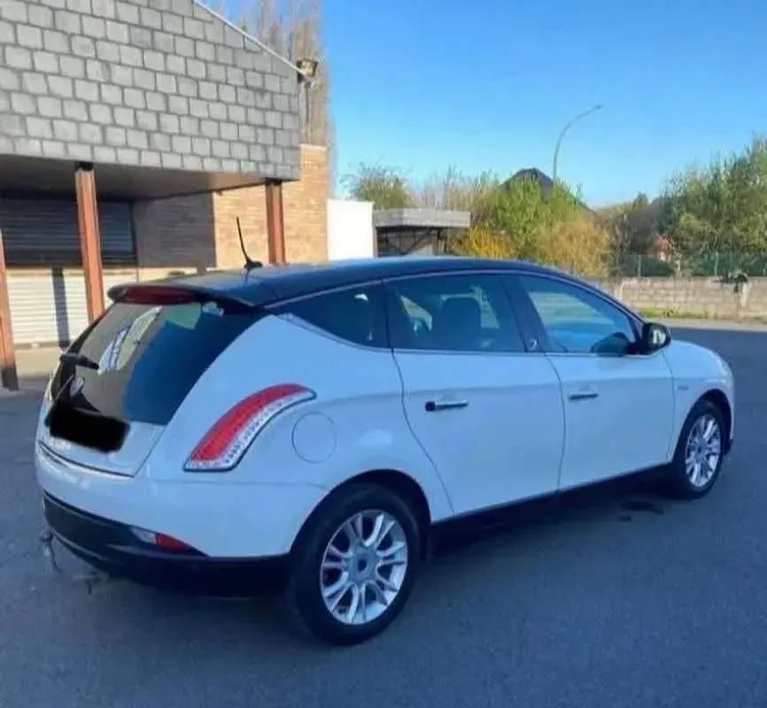 Usata Lancia Delta 120 CV (88 kW) 2010 Utilitaria