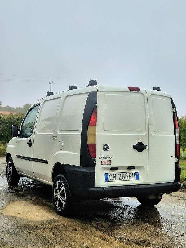 Usata Fiat Doblò 101 CV (74 kW) 2004 Monovolume