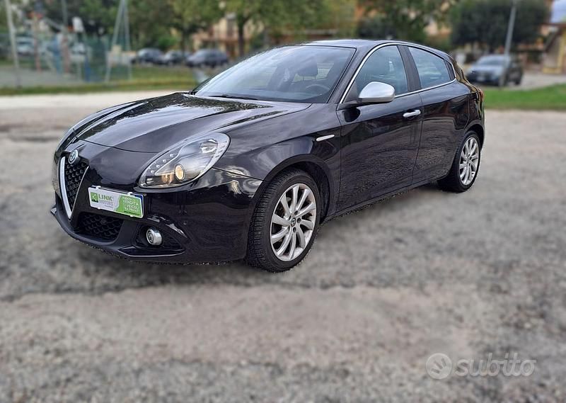 Nero Usata 2016 Alfa Romeo Giulietta Super Tre volumi | 9990 € (Buon prezzo) - Immagine 1/4