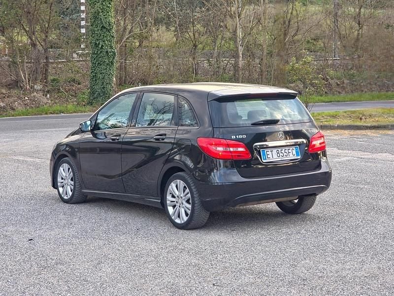 Usata Mercedes B180 Premium 108 CV (79 kW) 2013 Nero Monovolume
