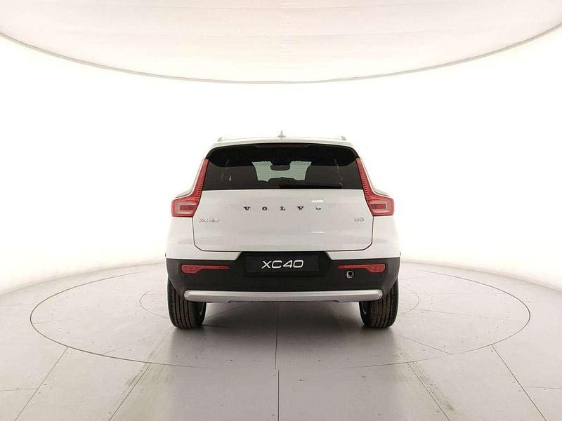 Nuova Volvo XC40 Core 163 CV (119 kW) 2025 Cristal white pearl SUV