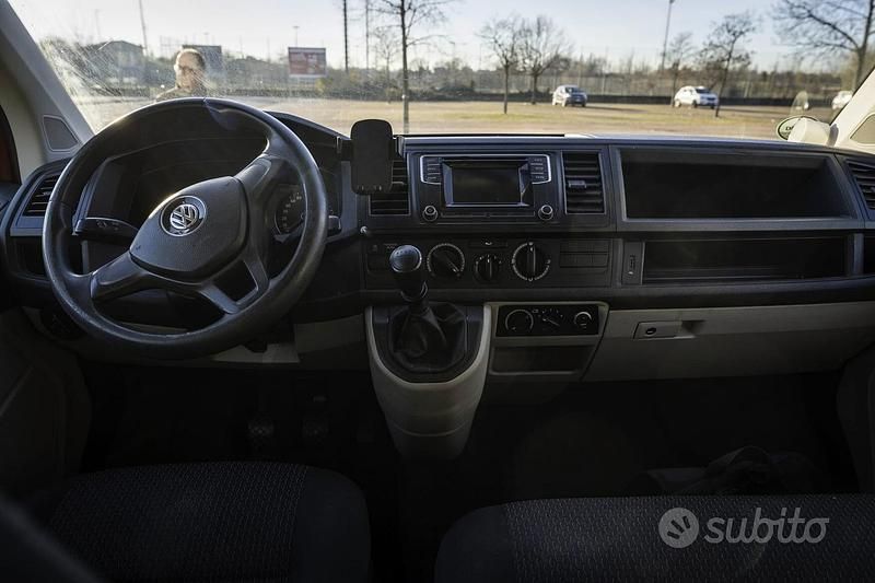 Begagnad VW Multivan 102 HK (75 kW) 2016 Röd Minibuss