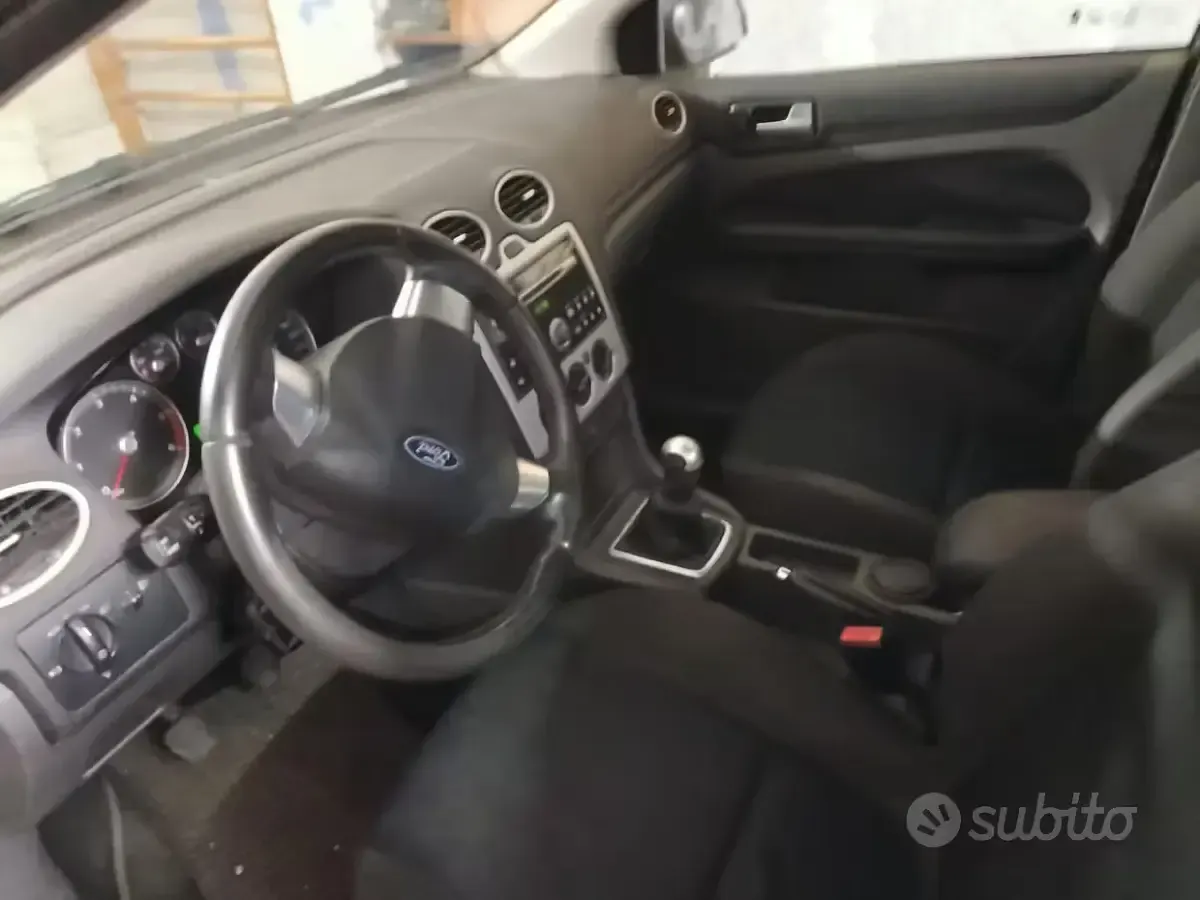 Usata Ford Focus 116 CV (85 kW) 2006 Grigio Berlina