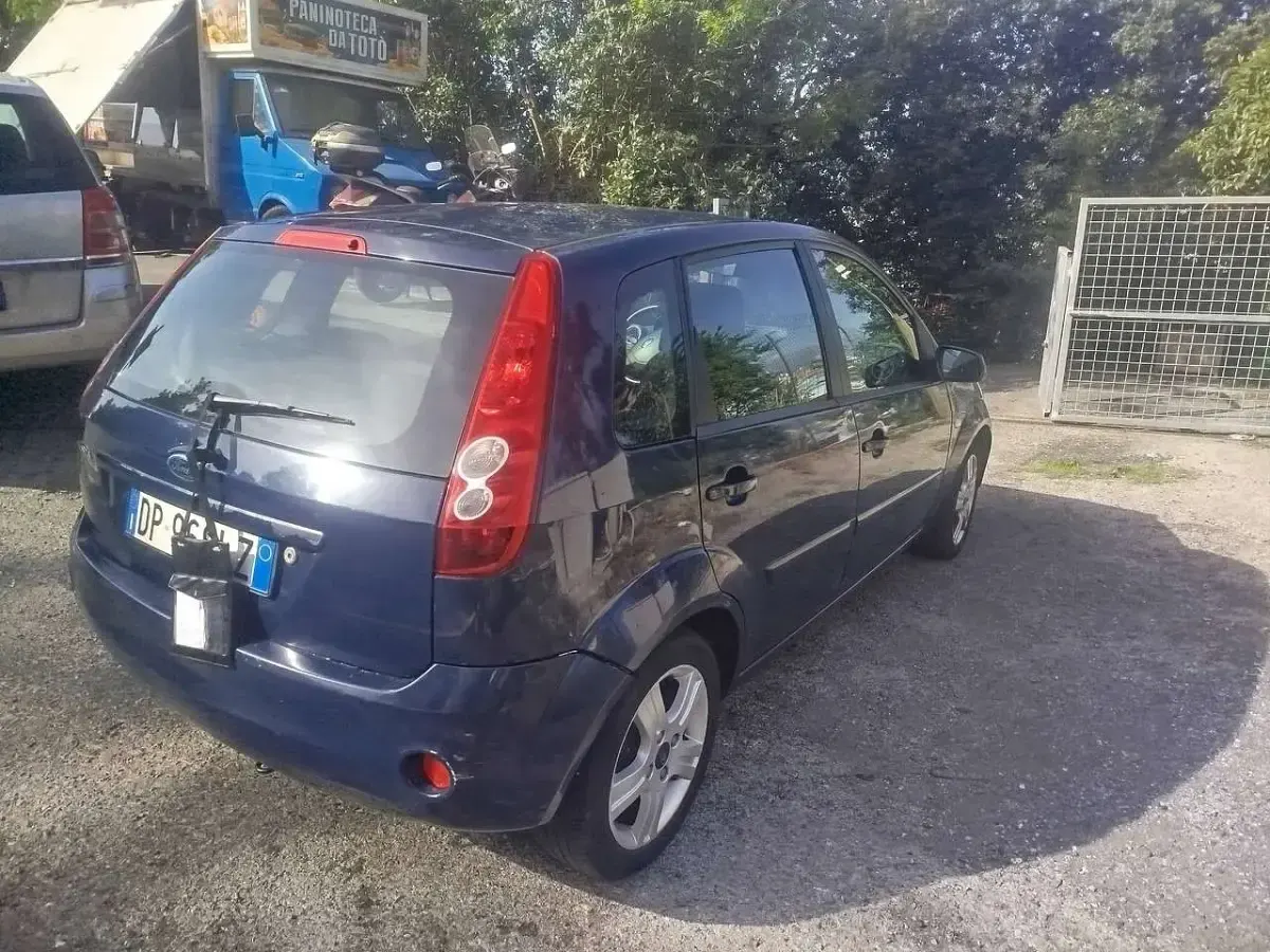 Usata Ford Fiesta 75 CV (55 kW) 2008 Blu Utilitaria