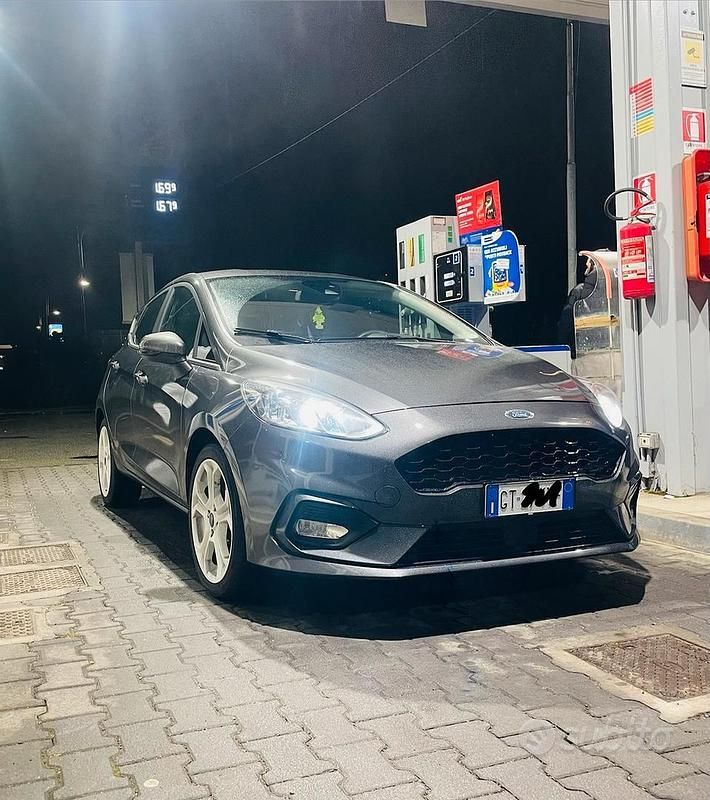 Usata Ford Fiesta ST-Line 86 CV (63 kW) 2018 Grigio Utilitaria