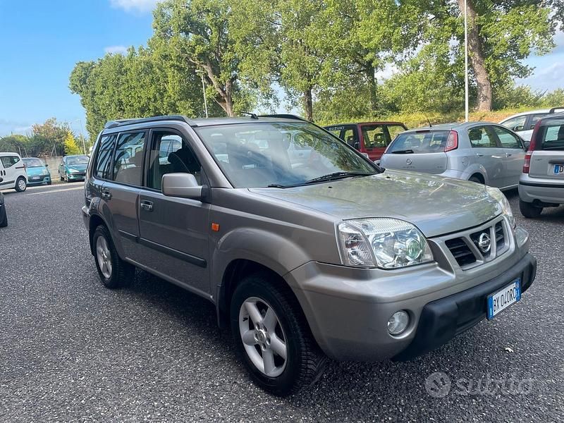 Usata Nissan X-Trail 114 CV (83 kW) 2002 Grigio SUV