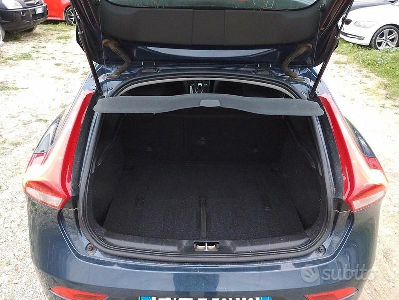 Usata Volvo V40 149 CV (109 kW) 2015 Blu Station wagon