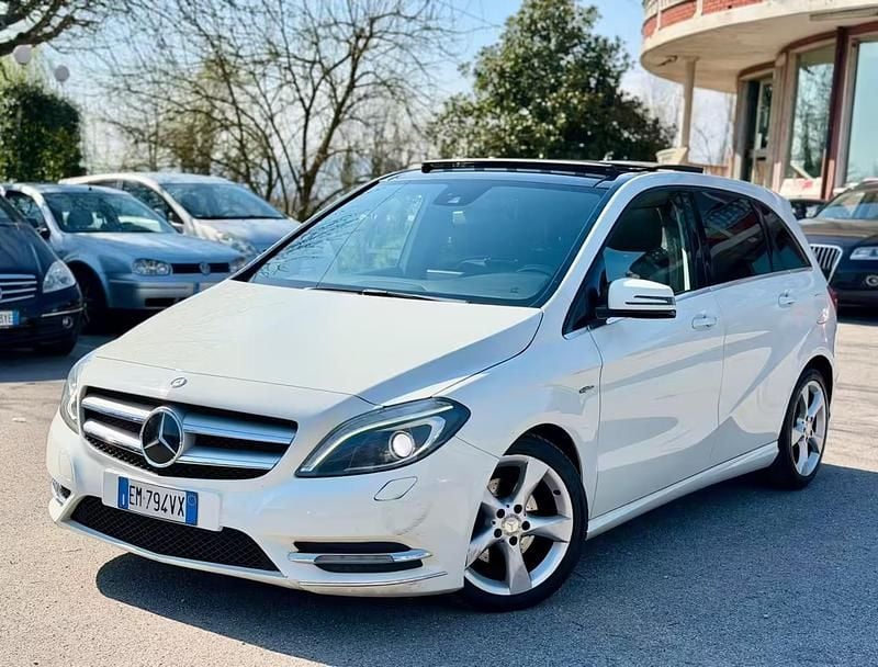 Usata Mercedes B180 Premium 109 CV (80 kW) 2012 Bianco Monovolume