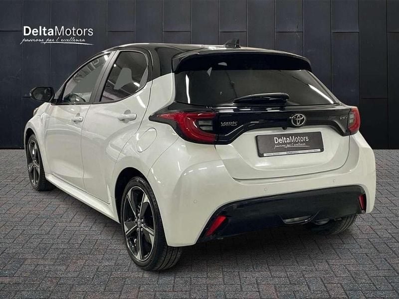 Usata Toyota Yaris Hybrid 131 CV (96 kW) 2024 Bianco Utilitaria