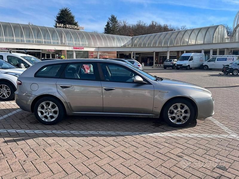 Grigio Usata 2007 Alfa Romeo 159 Station wagon | 2500 € - Immagine 1/4
