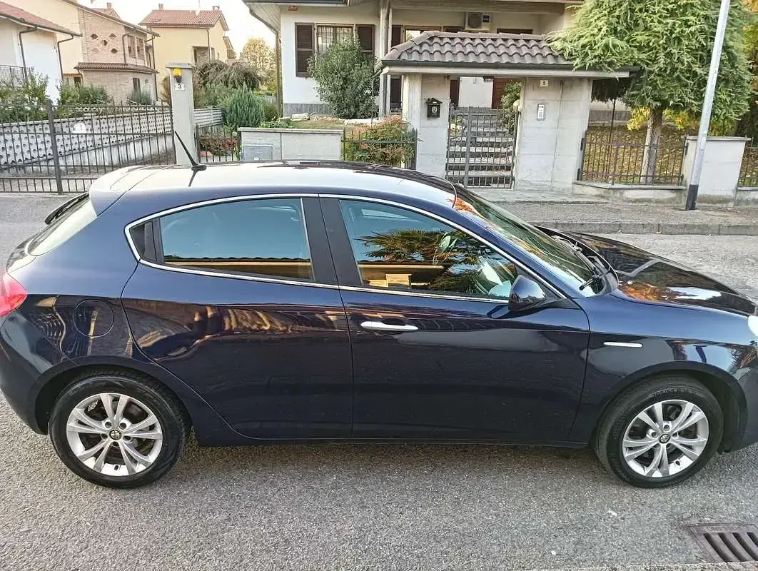 Usata Alfa Romeo Giulietta Exclusive 140 CV (102 kW) 2011 Utilitaria