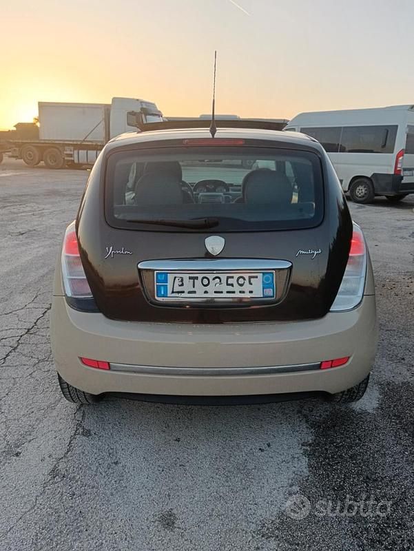 Usata Lancia Ypsilon 75 CV (55 kW) 2007 Marrone Utilitaria