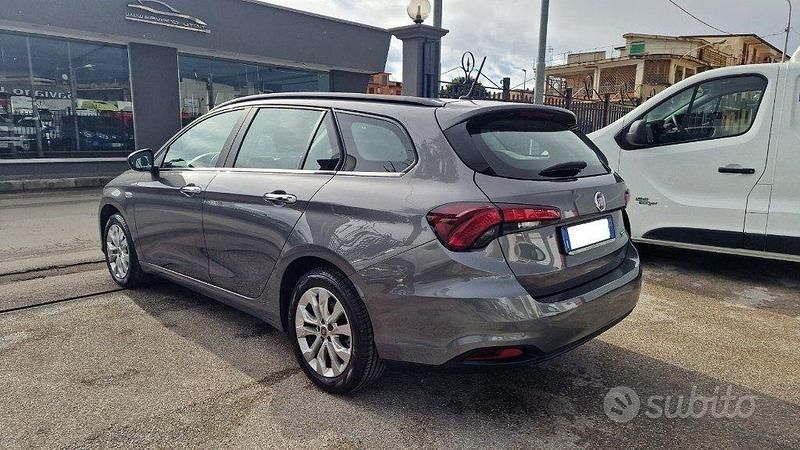 Usata Fiat Tipo Lounge 120 CV (88 kW) 2019 Grigio scuro metallizzato Station wagon