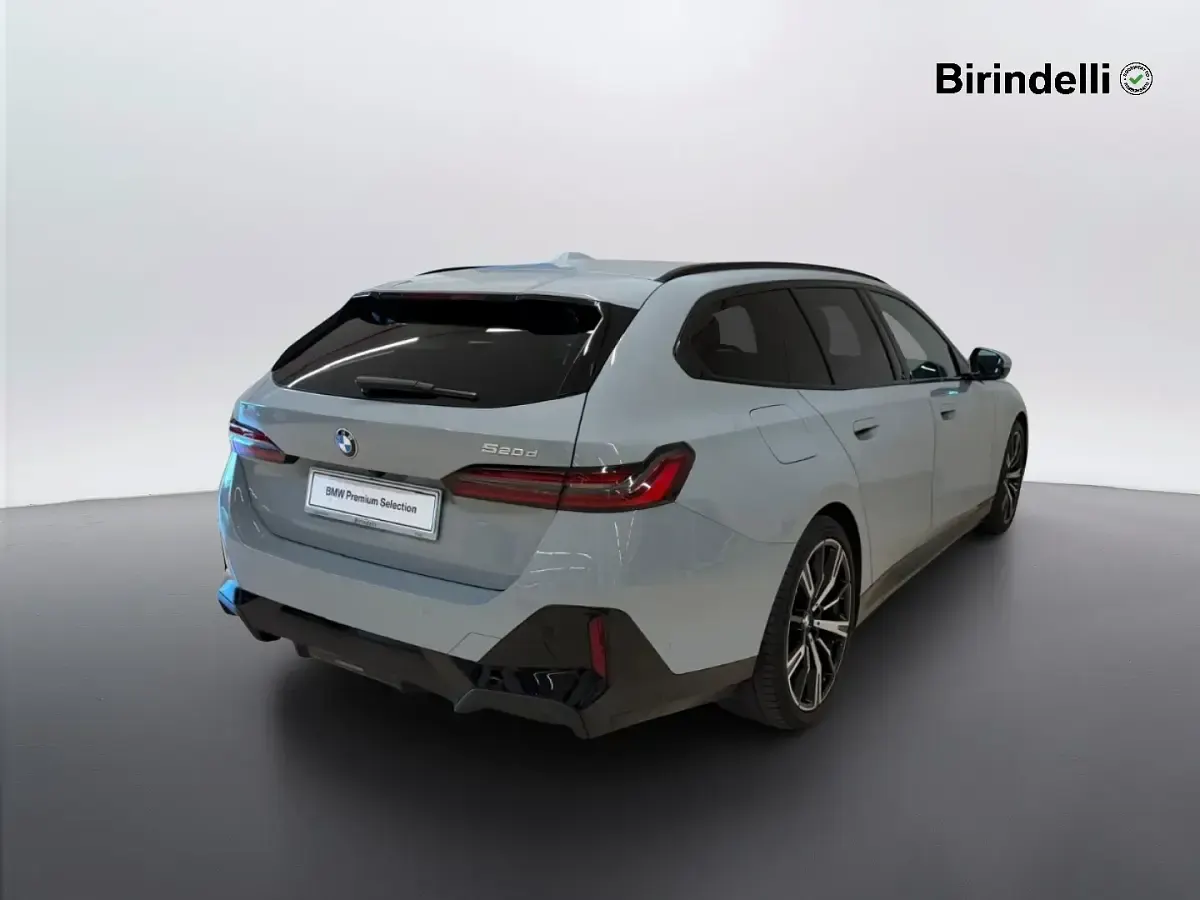 Usata BMW 520 Comfort Edition 197 CV (144 kW) 2024 Brooklyn grey metallic Station wagon