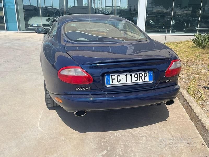 Usata Jaguar XKR 363 CV (266 kW) 2000 Blu Coupé